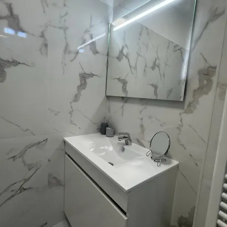 Sunset Paradise كامينيا